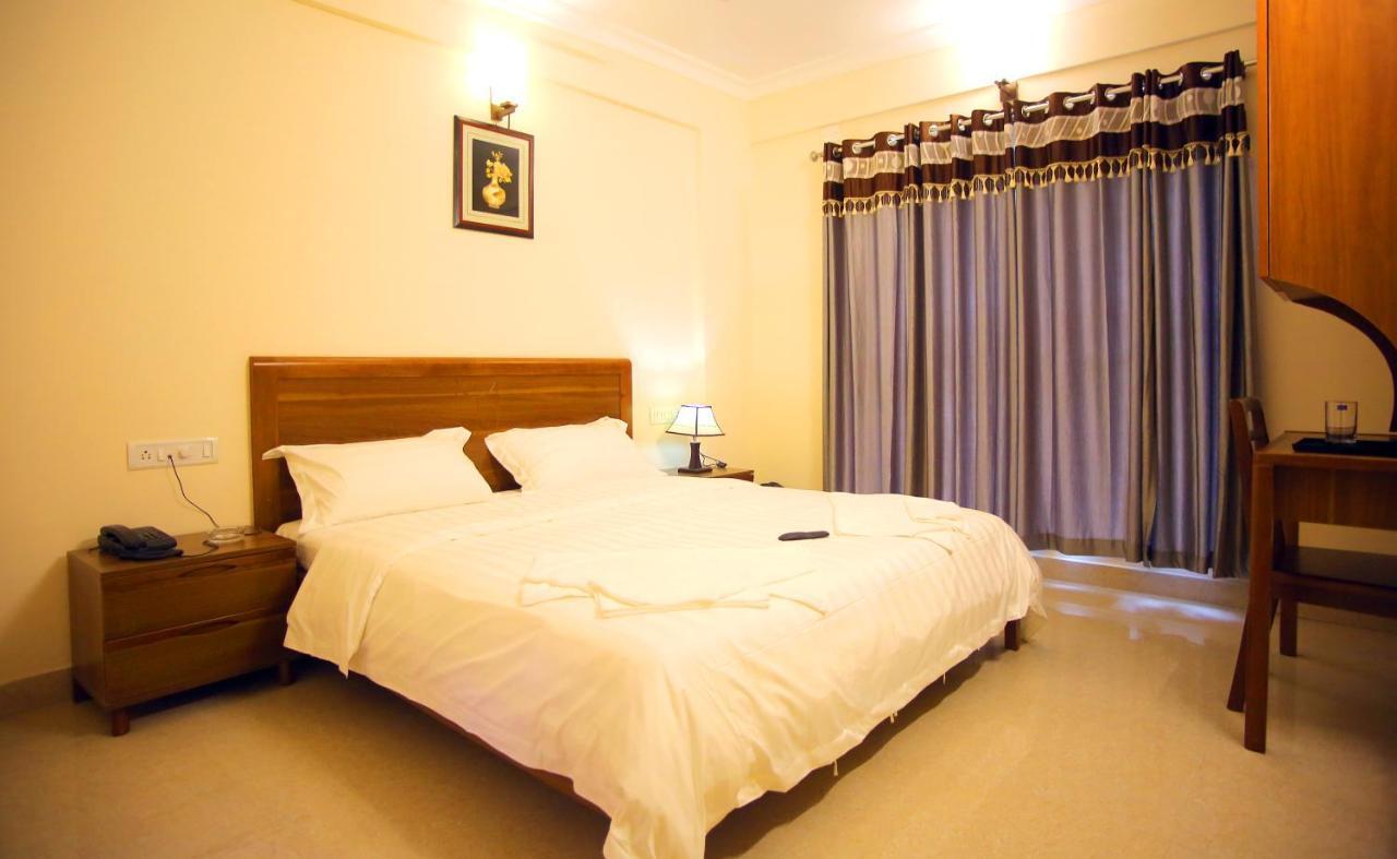 The Lounge Business Hotel Bangalore Exterior foto